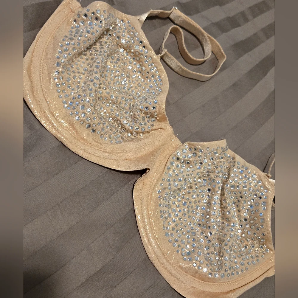 Victoria's Secret Dream Angels Pushup Without Padding Rhinestone Bra, SIZE 34DD - Picture 10 of 12